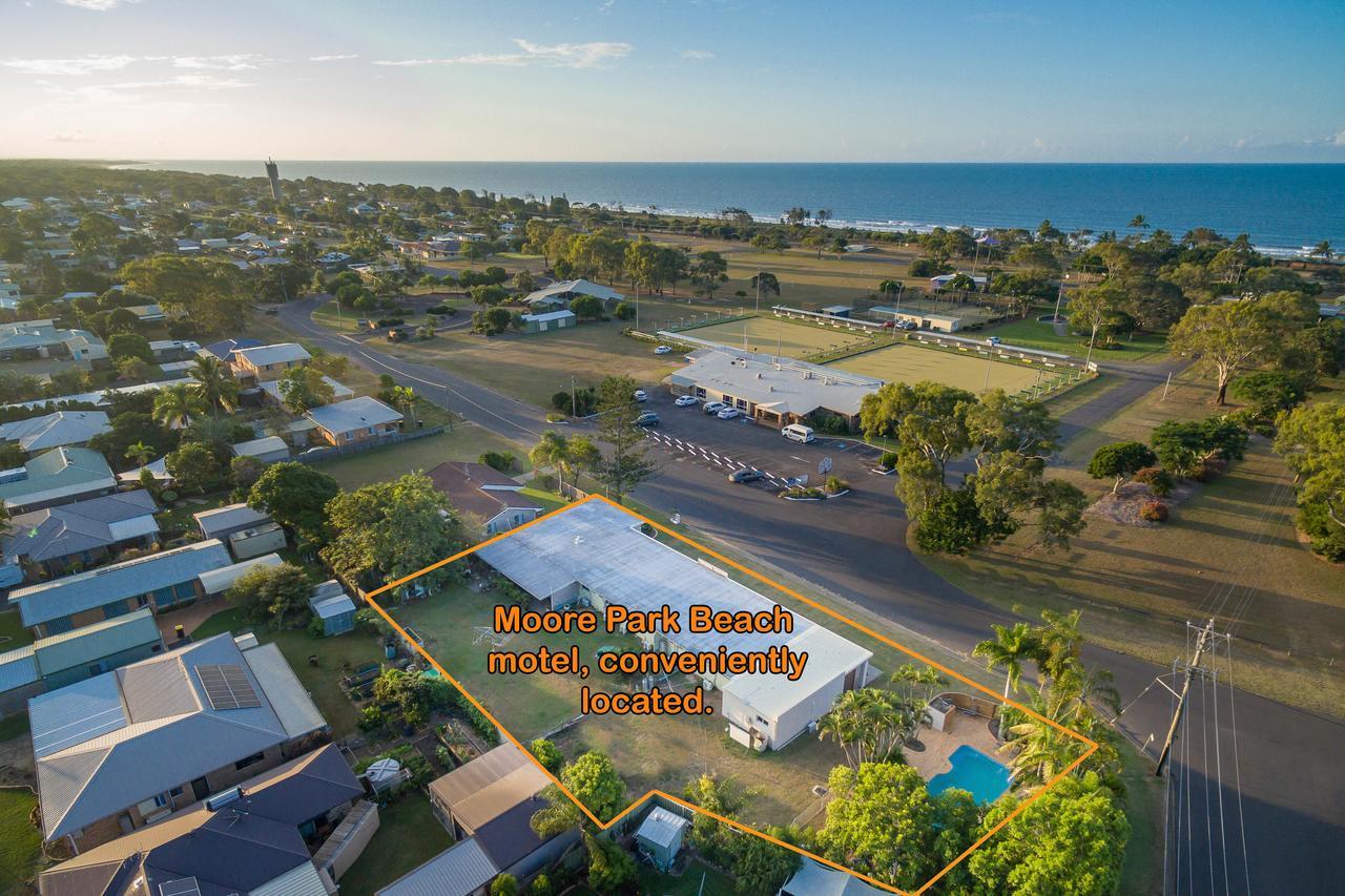 Moore Park Beach Inn Bundaberg Exterior photo