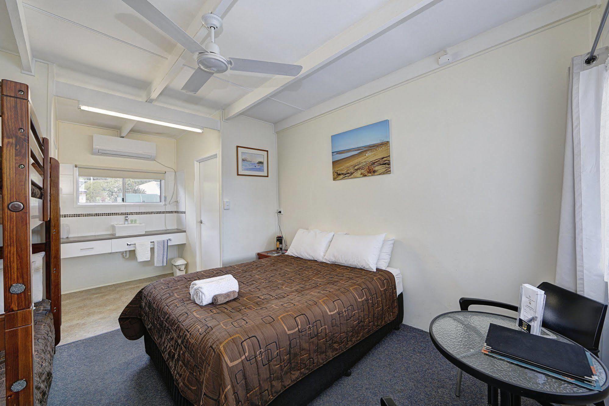 Moore Park Beach Inn Bundaberg Exterior photo