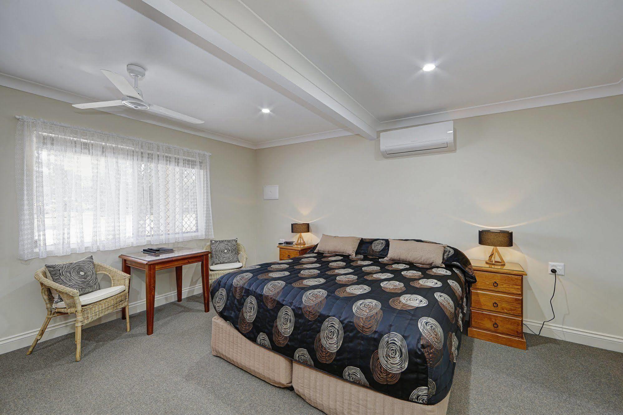 Moore Park Beach Inn Bundaberg Exterior photo