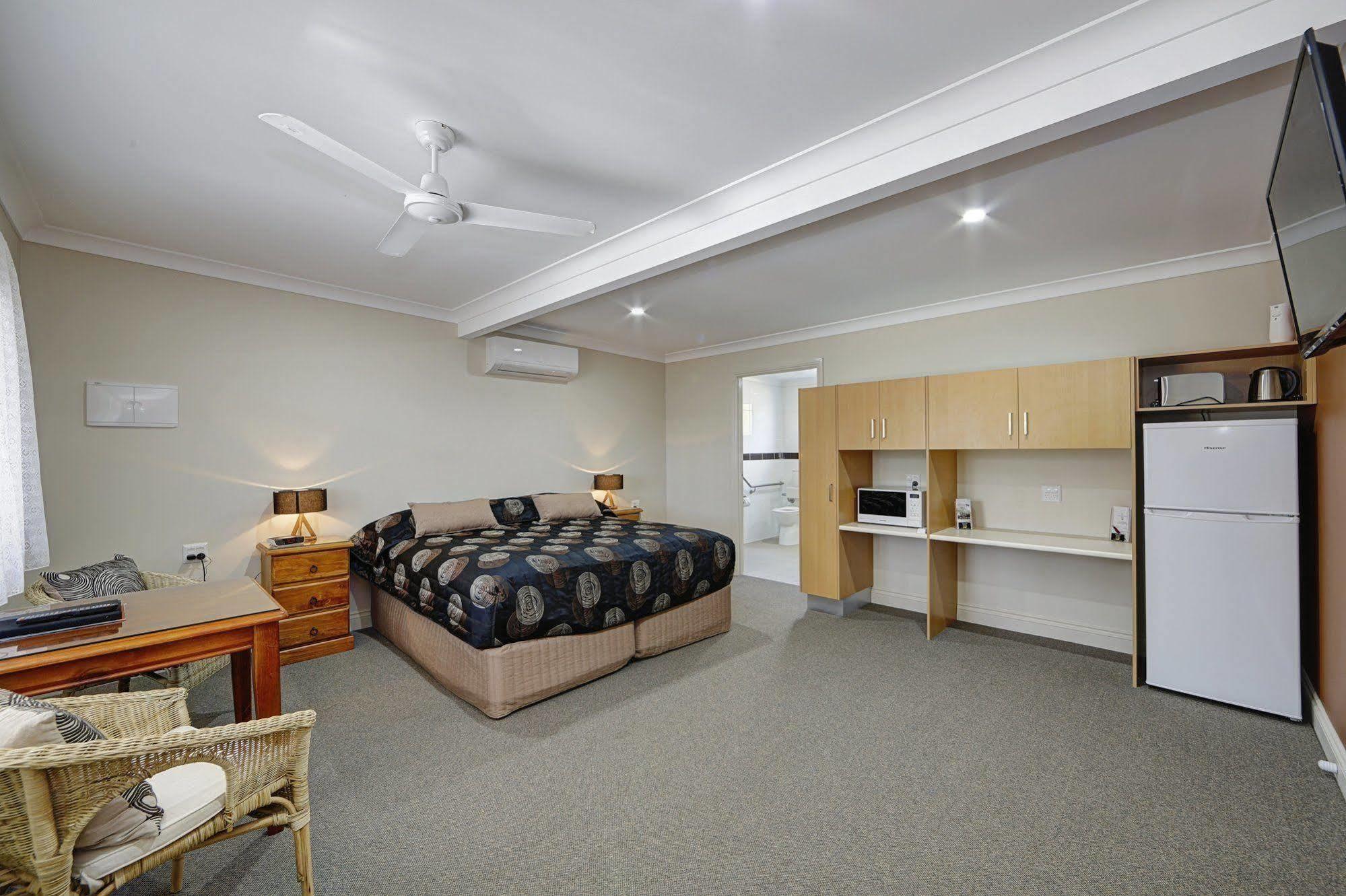Moore Park Beach Inn Bundaberg Exterior photo